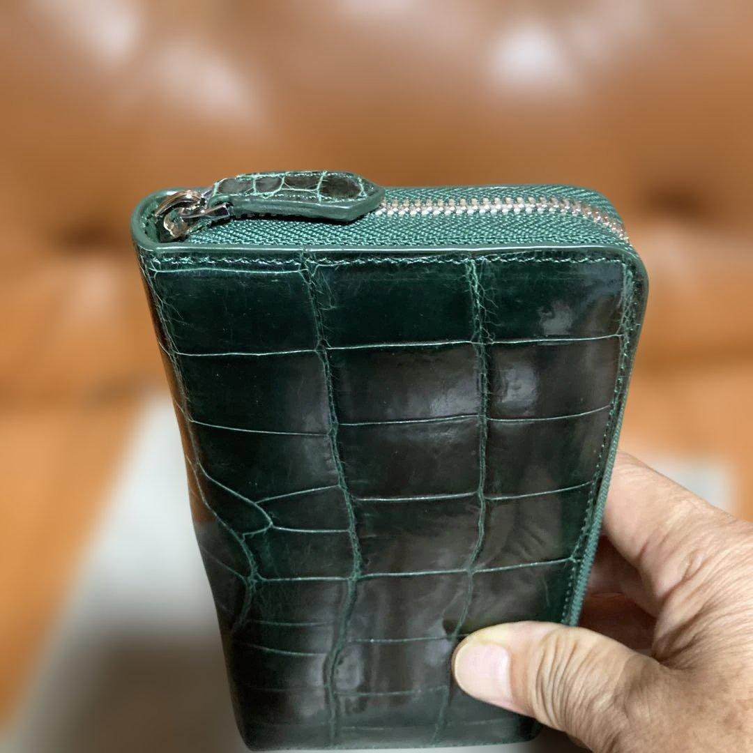イサ　ダークグリーン シャイニングクロコ　長財布