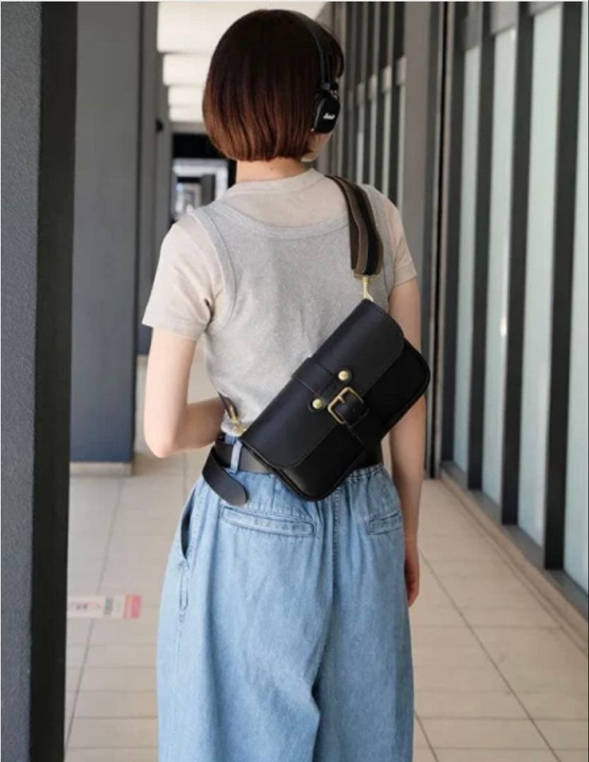 HERZ 一本ベルトのクラシックボディバッグ（F-4)