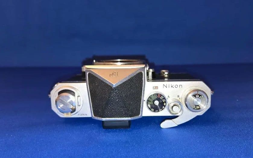 Nikon F 一眼レフ No71番と望遠レンズ