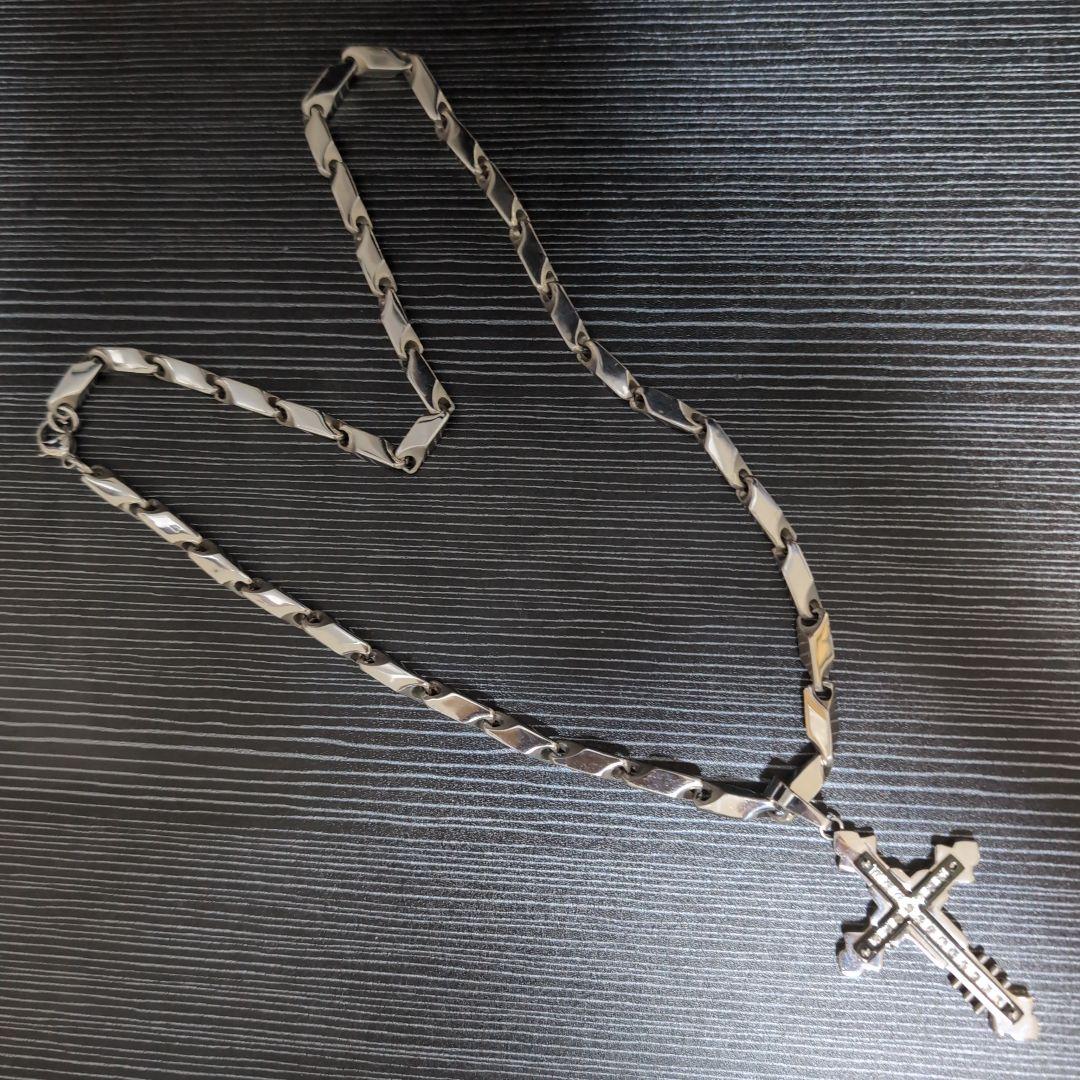 プエルタ・デル・ソル ビジュー装飾 大型クロスモチーフネックレス