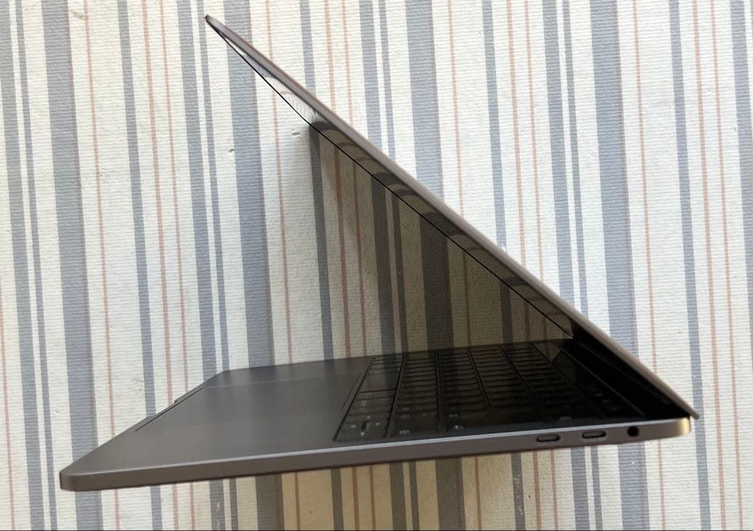 MacBook Pro 13インチCorei5 Touch Bar搭載 2018