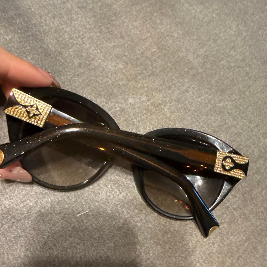 ピンクの猫VUITTON サングラス