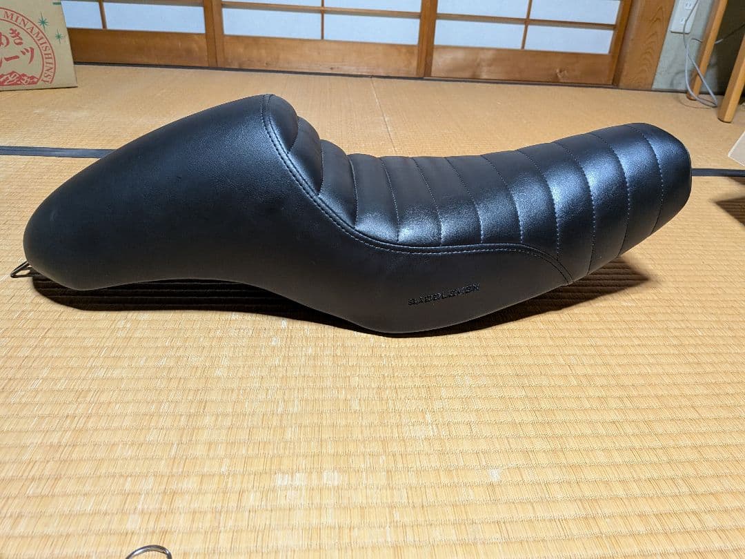 サドルマン　ハーレー　スポーツスター用シート　セキュリティスクリュー＋おまけ