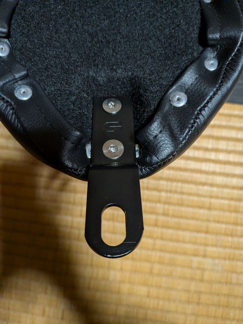 サドルマン　ハーレー　スポーツスター用シート　セキュリティスクリュー＋おまけ