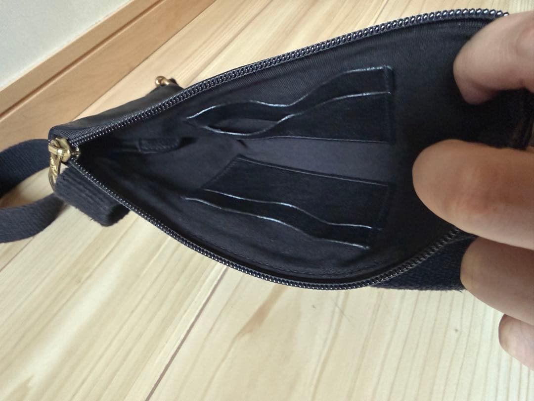 y*5様 【美品】IL BISONTE イルビゾンテ レザー クロスボディバッグ