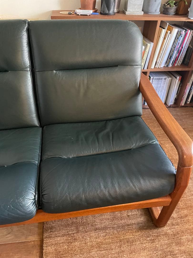 【プ】デューロン　Dyrlundダークグリーン レザー2人がけソファ