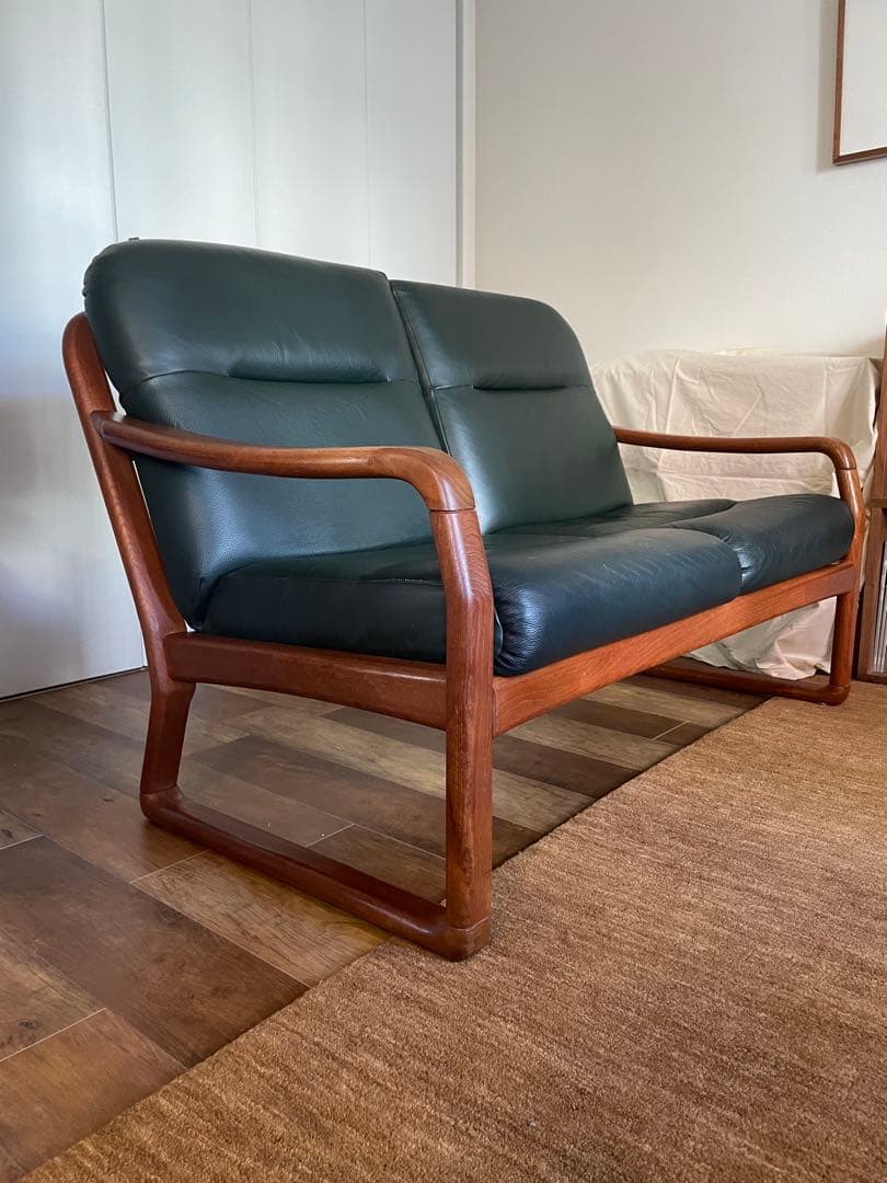 【プ】デューロン　Dyrlundダークグリーン レザー2人がけソファ