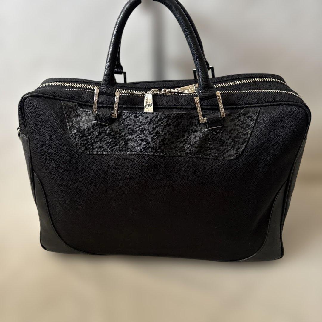 人気✨ペッレモルビダ　ビジネスバッグ 黒　レザー　2層　パソコン収納可能