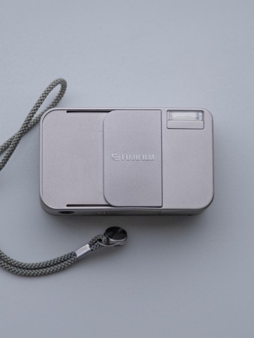 富士フィルム TIARA コンパクトカメラ シルバー Cardia Mini