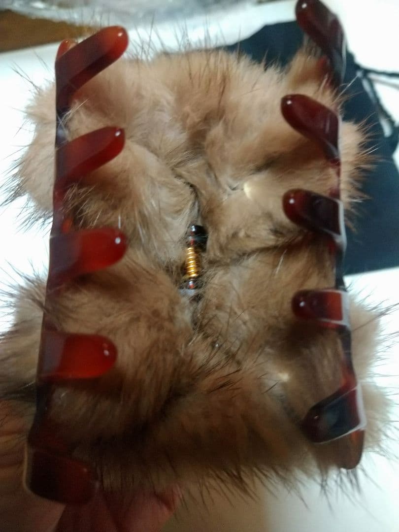 ファー付きブラウンヘアクリップ