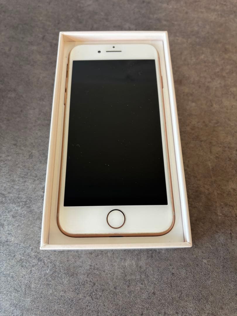 Apple iPhone 8 ゴールド 本体とEarPods付き