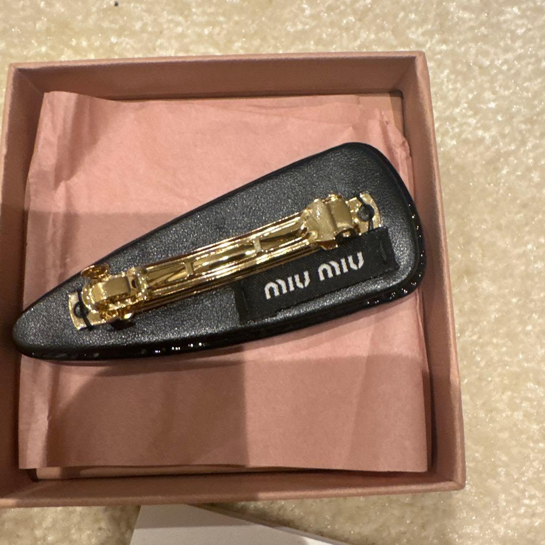 miumiuヘアバレッタ