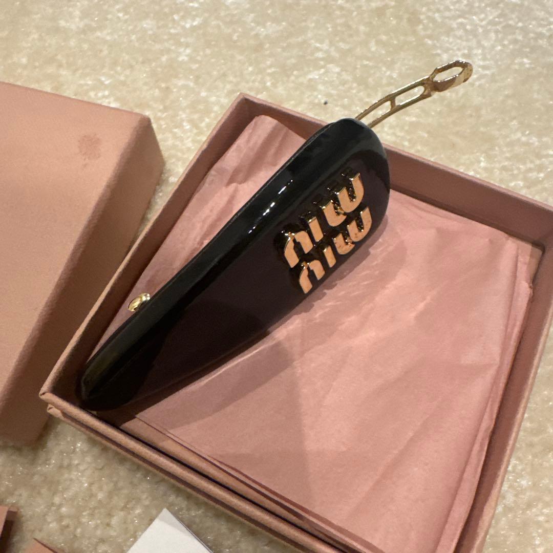 miumiuヘアバレッタ