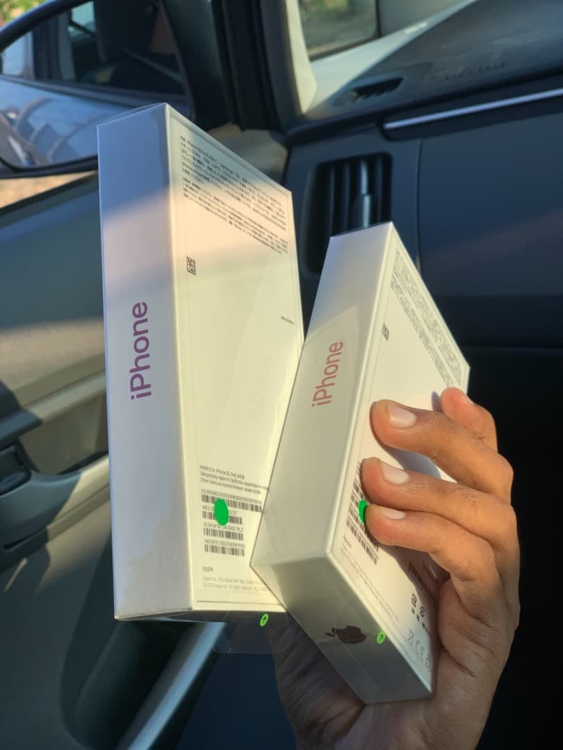 スマートフォン本体 iPhone SE 64GB. Seal pack red color.