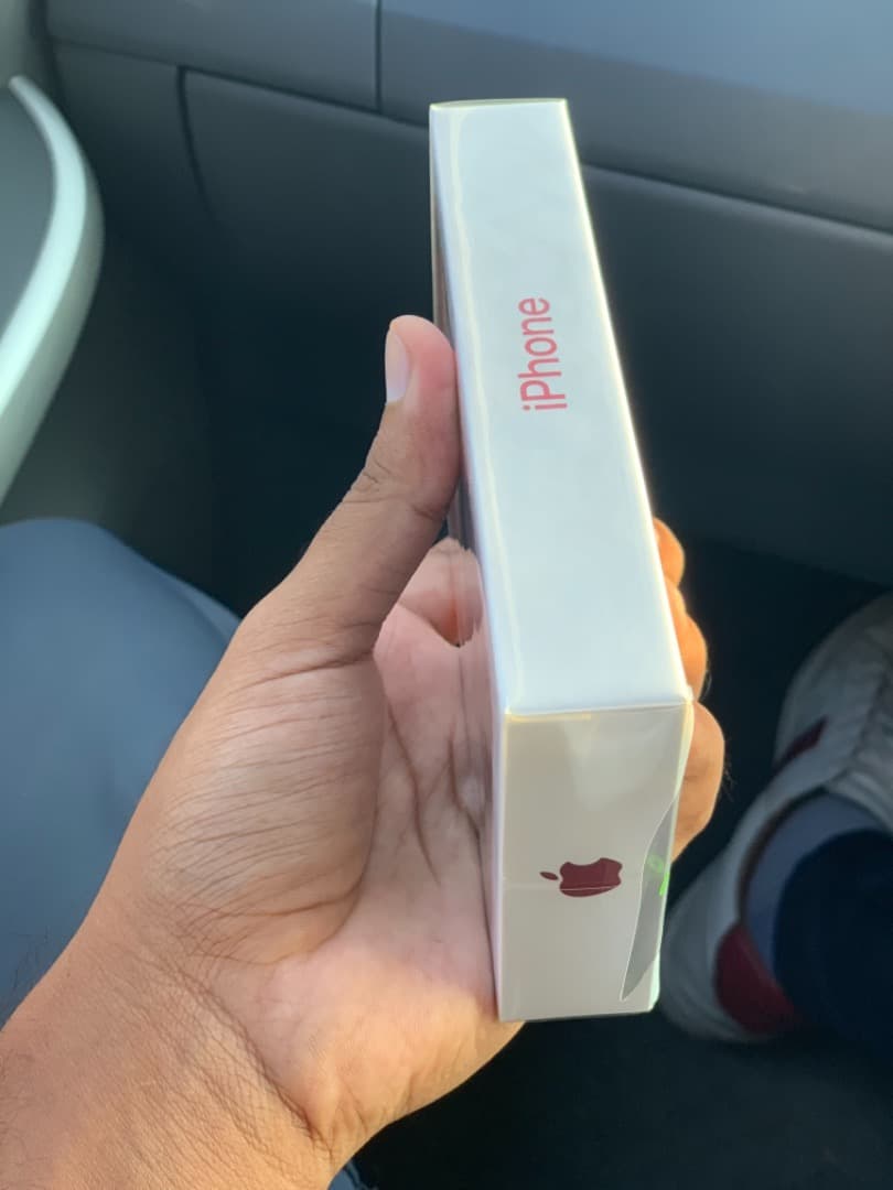 スマートフォン本体 iPhone SE 64GB. Seal pack red color.