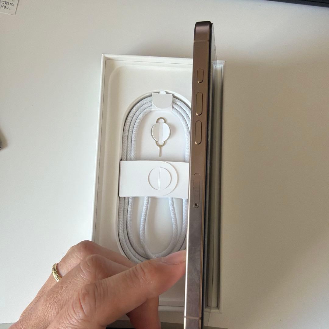 Apple iPhone 16 Pro Max512GBデザートチタ二