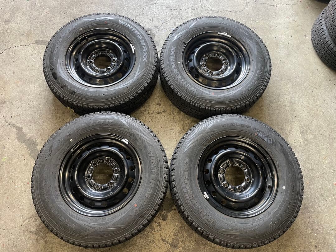 200系ハイエース　スタッドレス　195/80R15