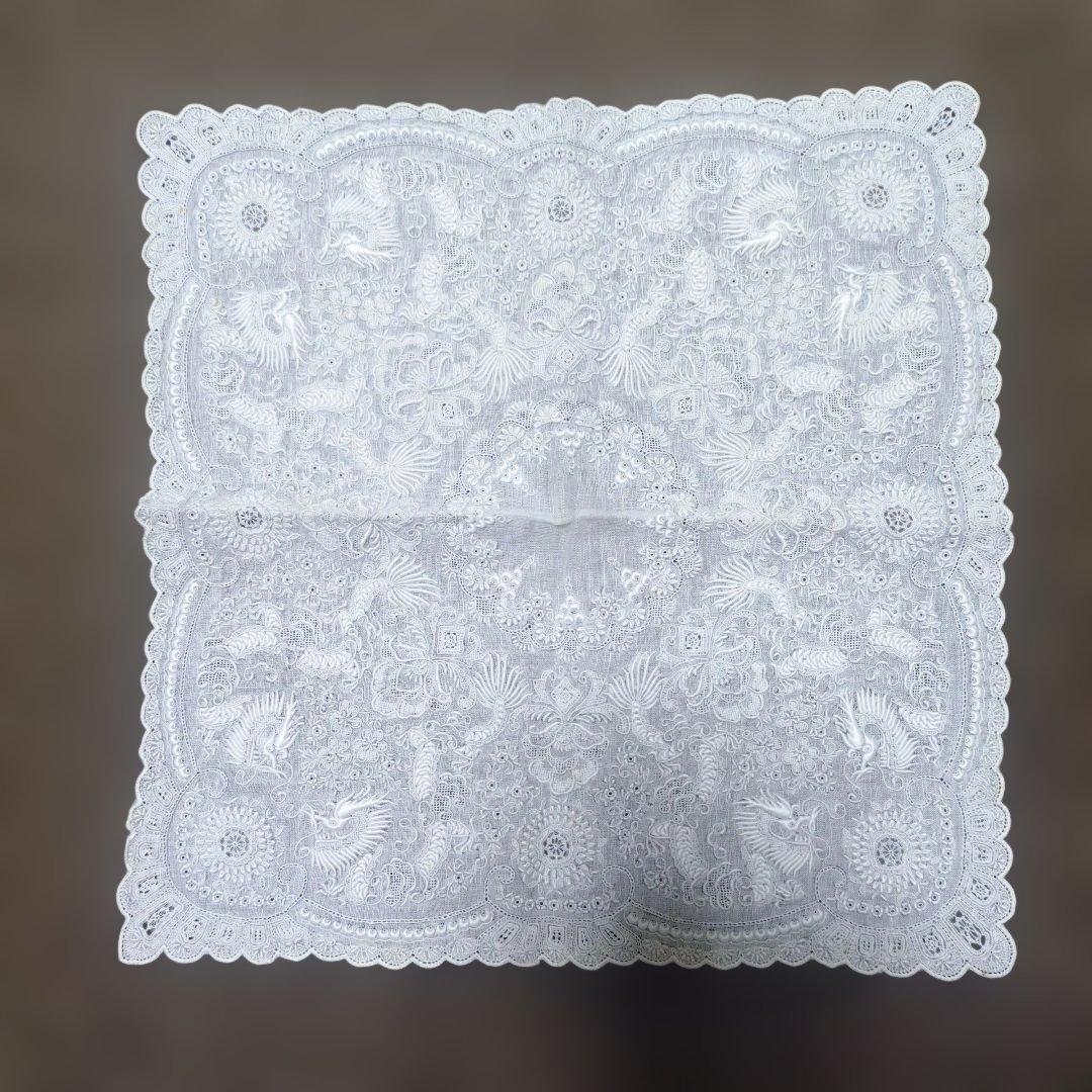 スワトウ刺繍のハンカチーフ
