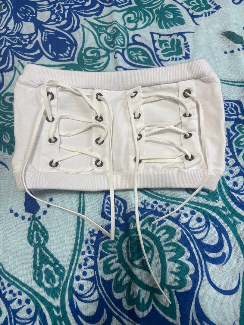 d.i.a. ホワイト レースアップ ベアトップ