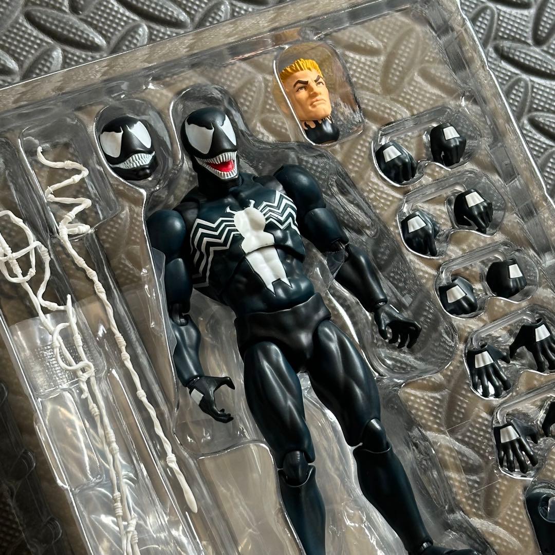 MAFEX マフェックス　ヴェノム カーネイジ