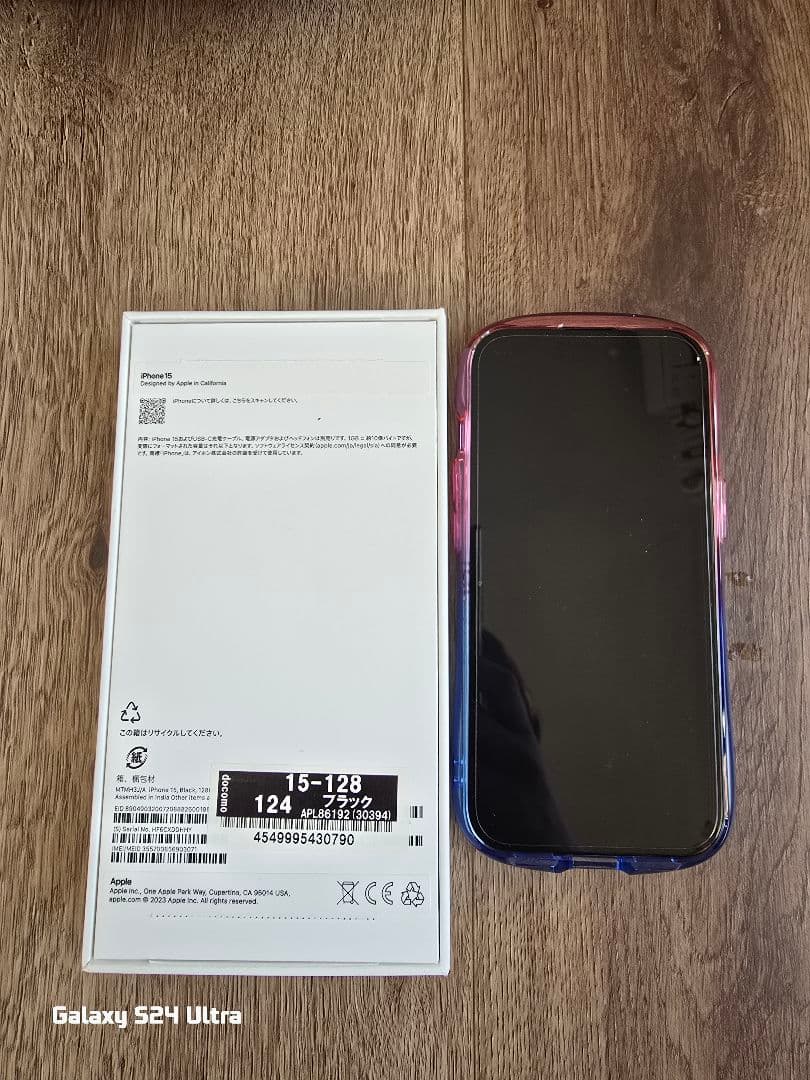 iPhone 15 透明ピンクケース付き