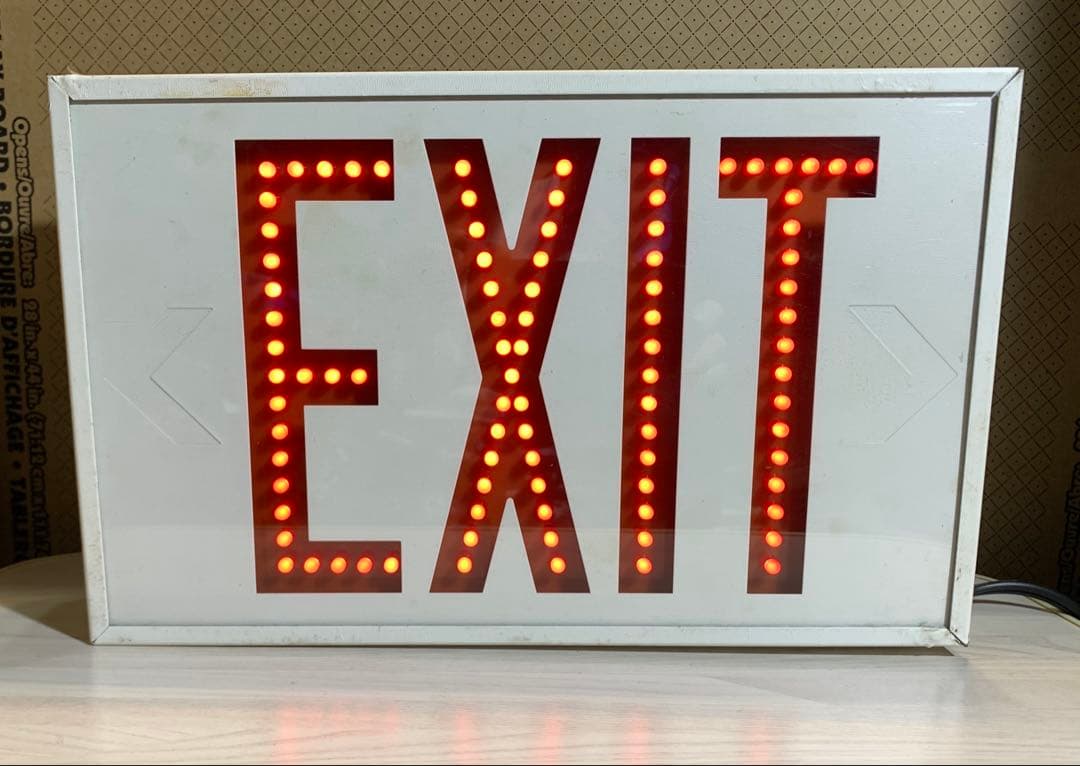 米軍放出品 EXIT サイン インテリア 100v 米軍基地 USAF