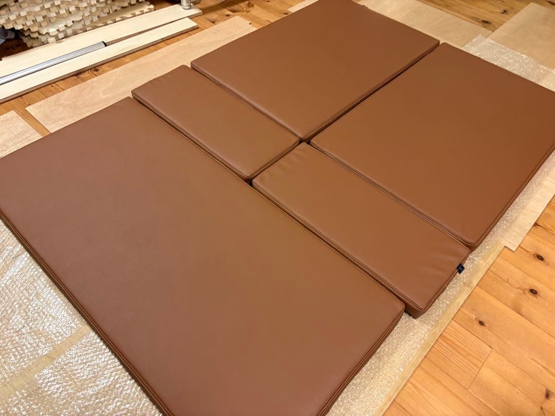 デリカD5専用ベッドキットの天板ライトブラウン