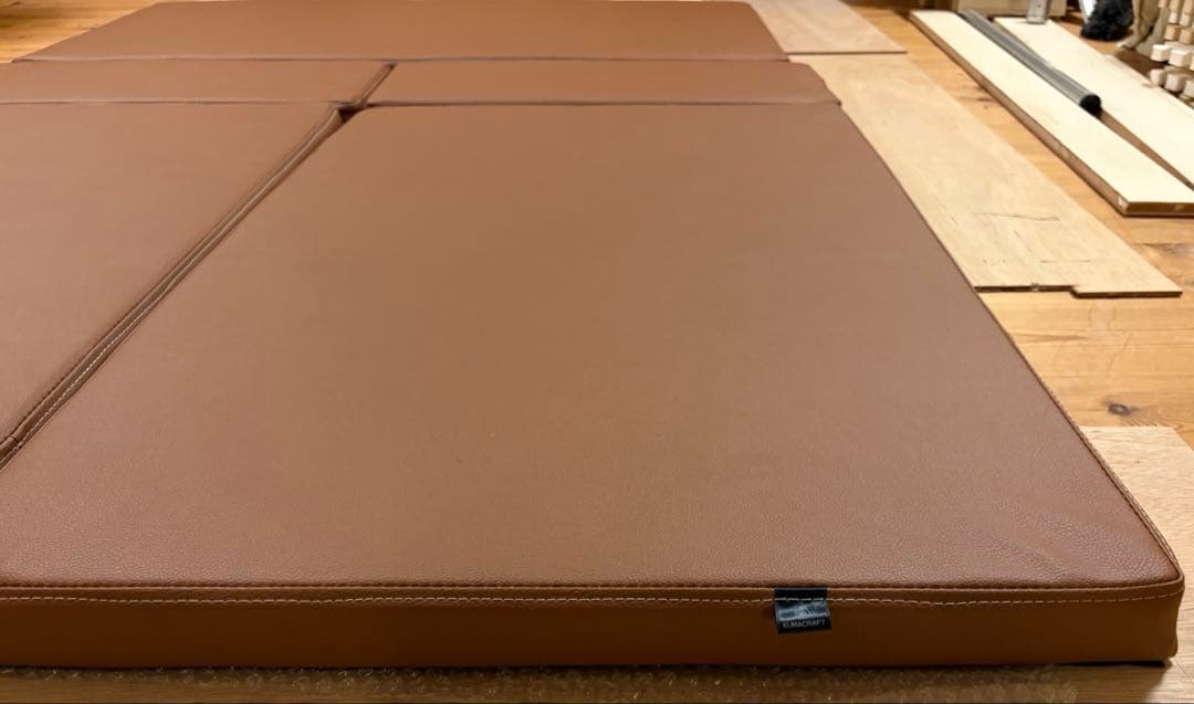 デリカD5専用ベッドキットの天板ライトブラウン