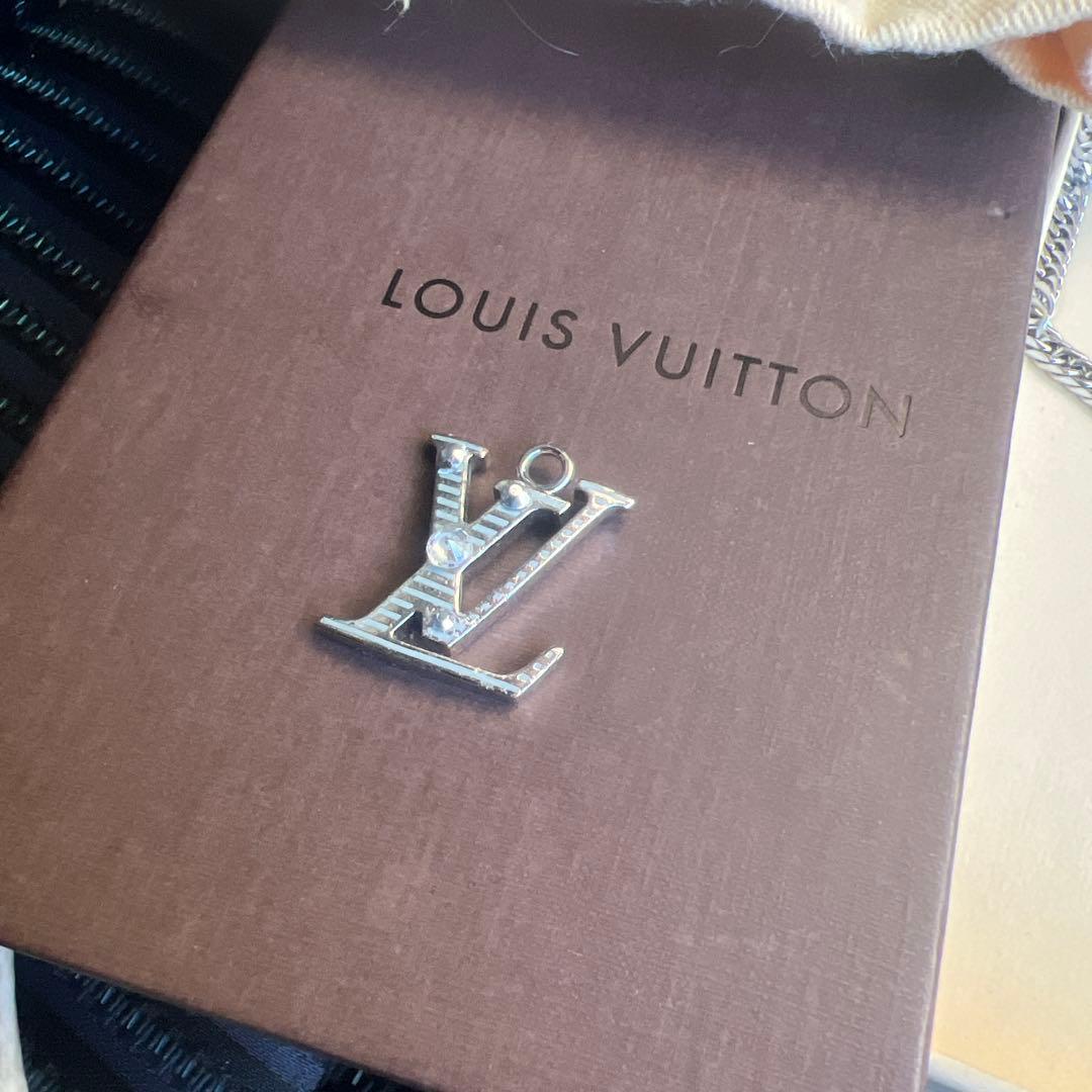 d*i様 LOUIS VUITTON ロゴペンダント ネックレス
