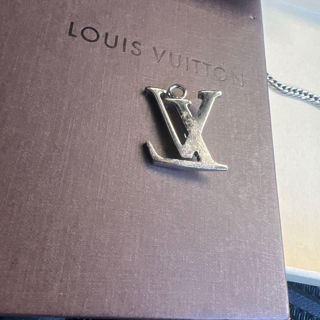 d*i様 LOUIS VUITTON ロゴペンダント ネックレス