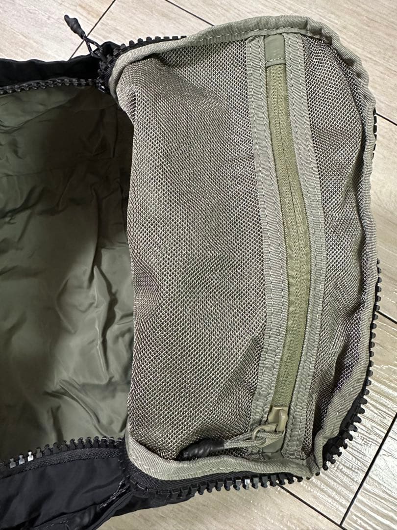 topologie Summit Duffle Small 黒　ストラップ付き