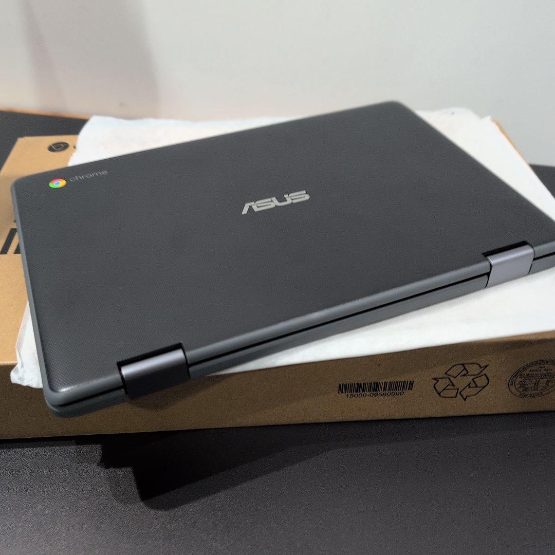 Chromebook　C214MA 登録のみほぼ未使用品 M