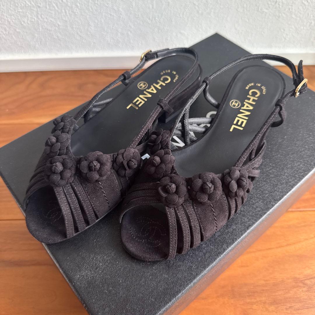 【新品未使用品】CHANEL スウェードカメリアサンダル 35