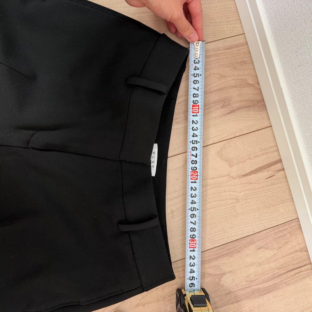 PLST ノーカラーブラックパンツスーツ