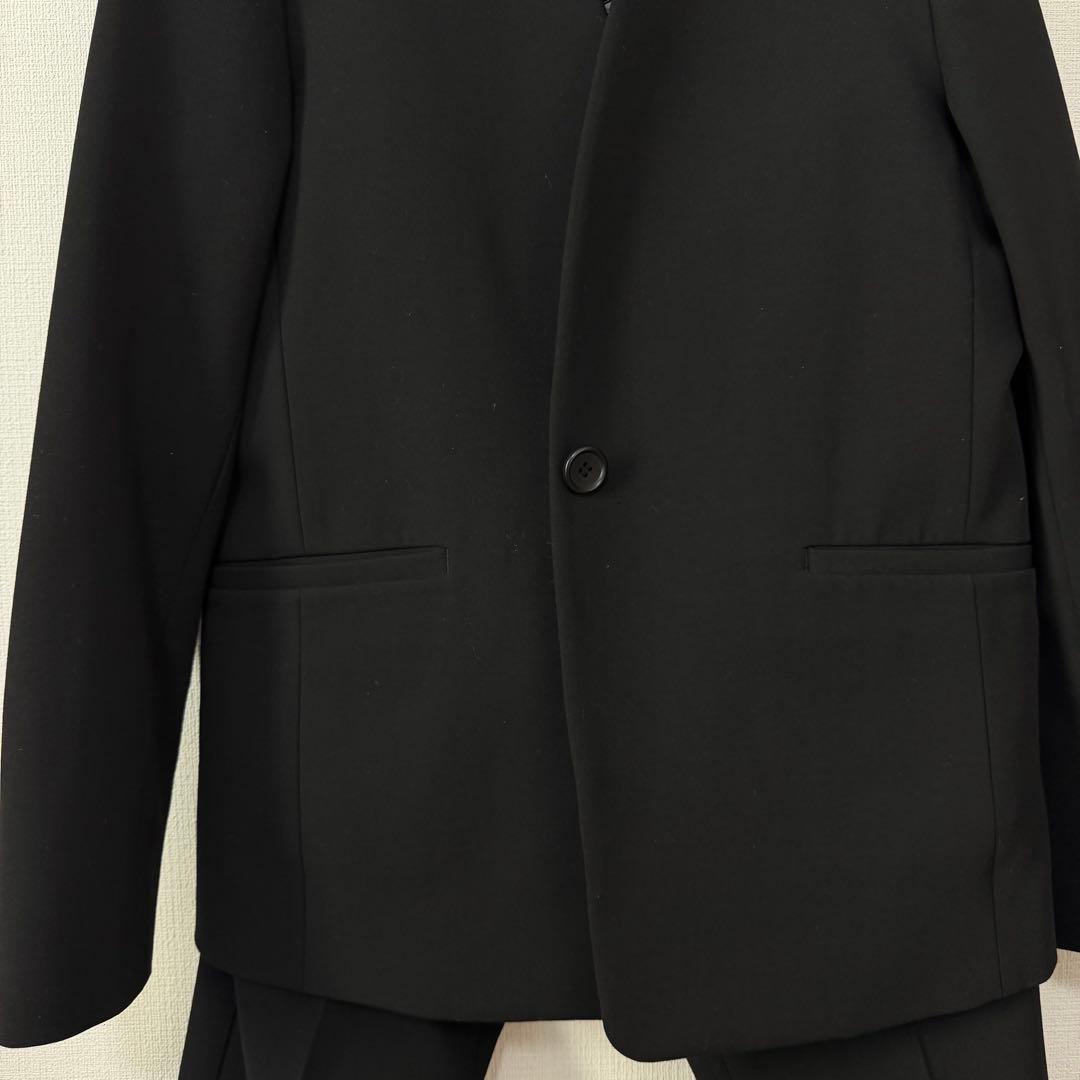 PLST ノーカラーブラックパンツスーツ