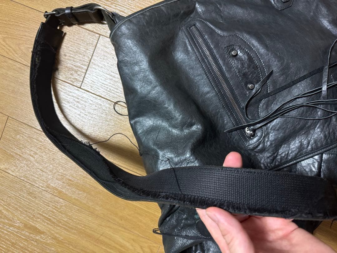 BALENCIAGA Le Cagole ブラックメッセンジャーバッグ