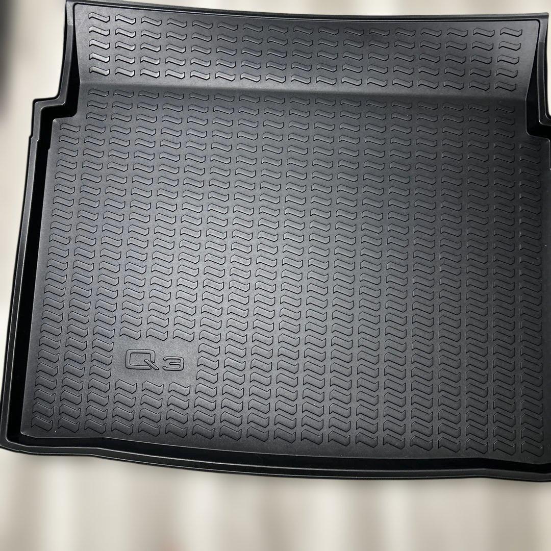 Audi Q3 専用ラバーマット ブラック