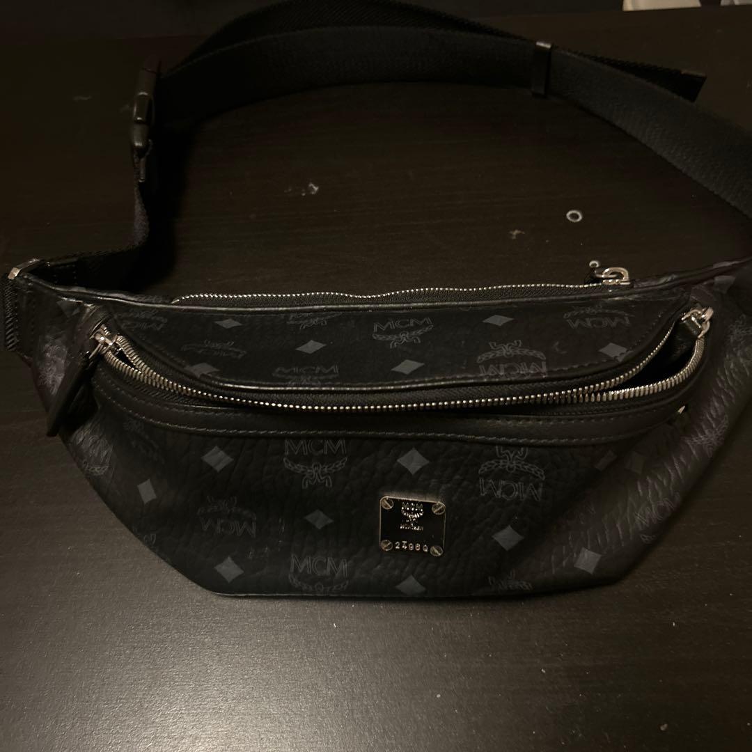 MCM ブラック ボディバッグ
