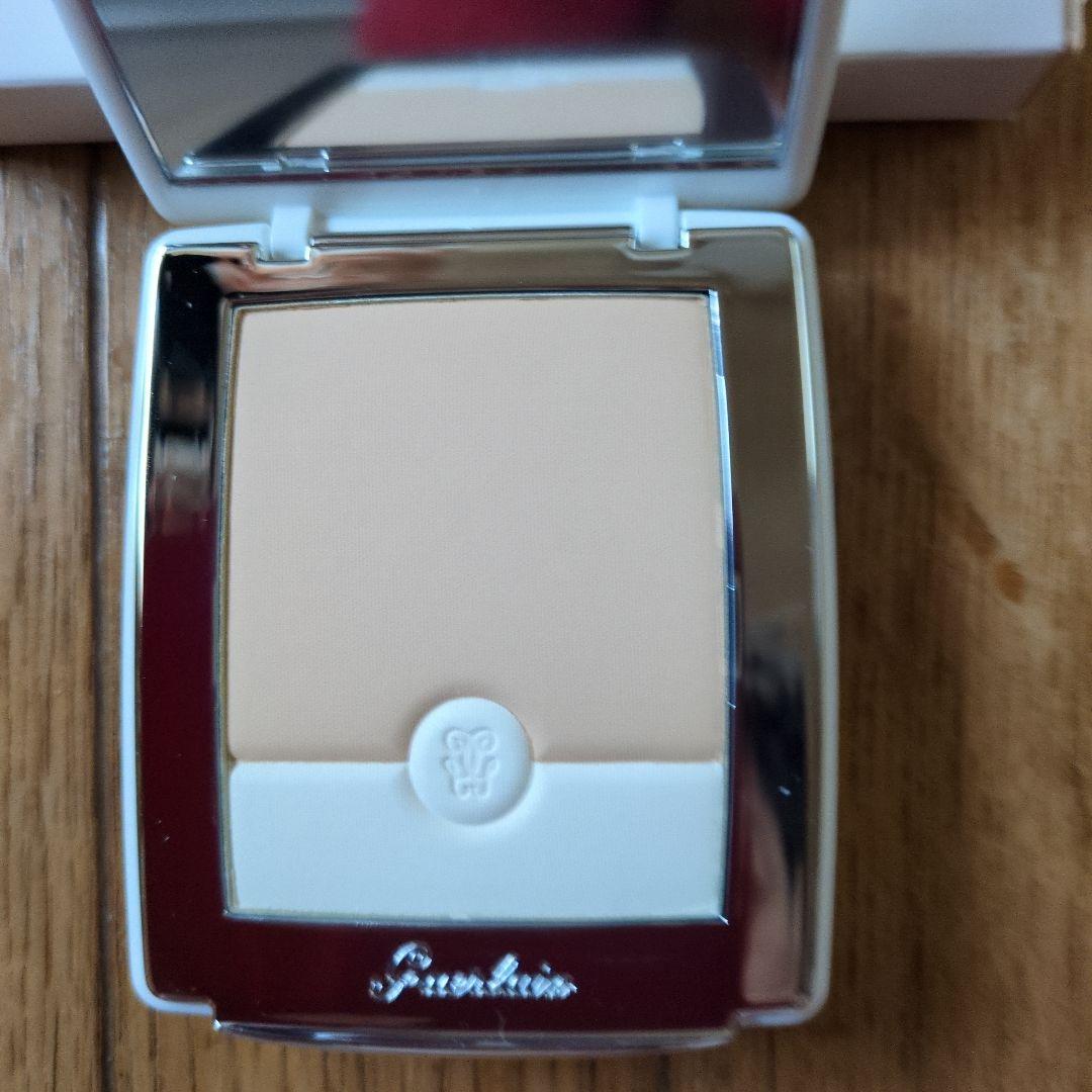 ゲラン　ファンデーション　ペルル　ブラン　ライトブースター　コンパクト　N01