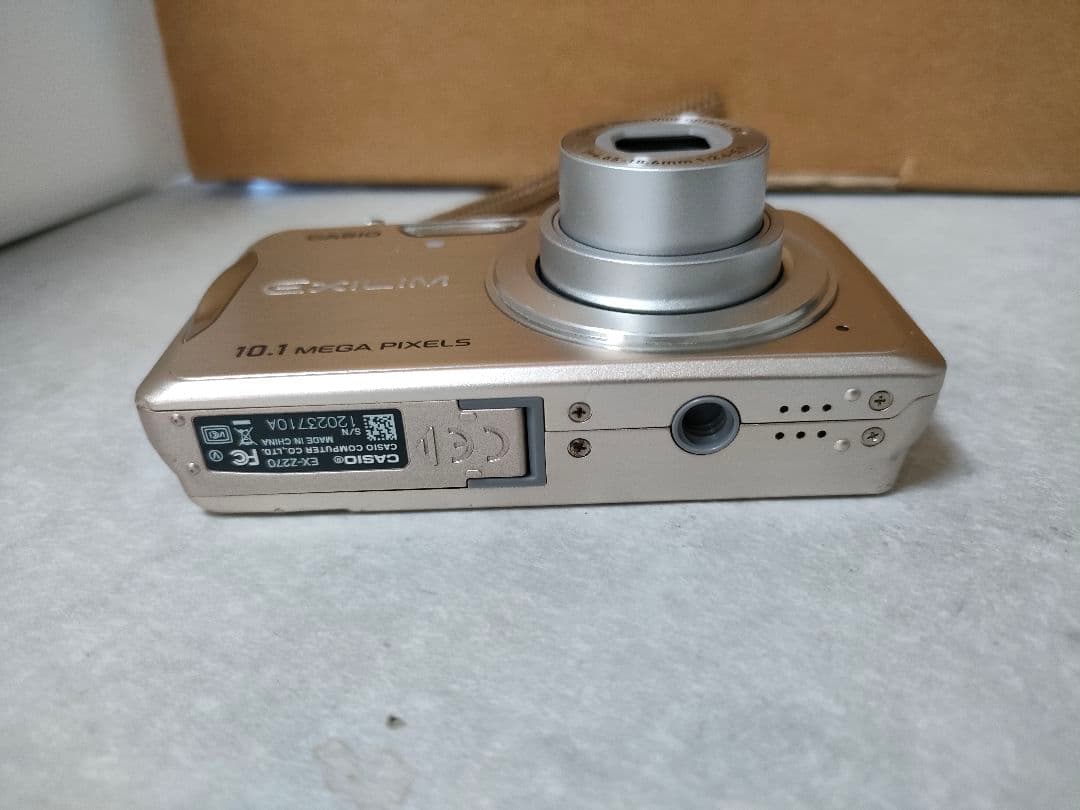 CASIO EXILIM EX-Z270　シルバー　 デジタルカメラ
