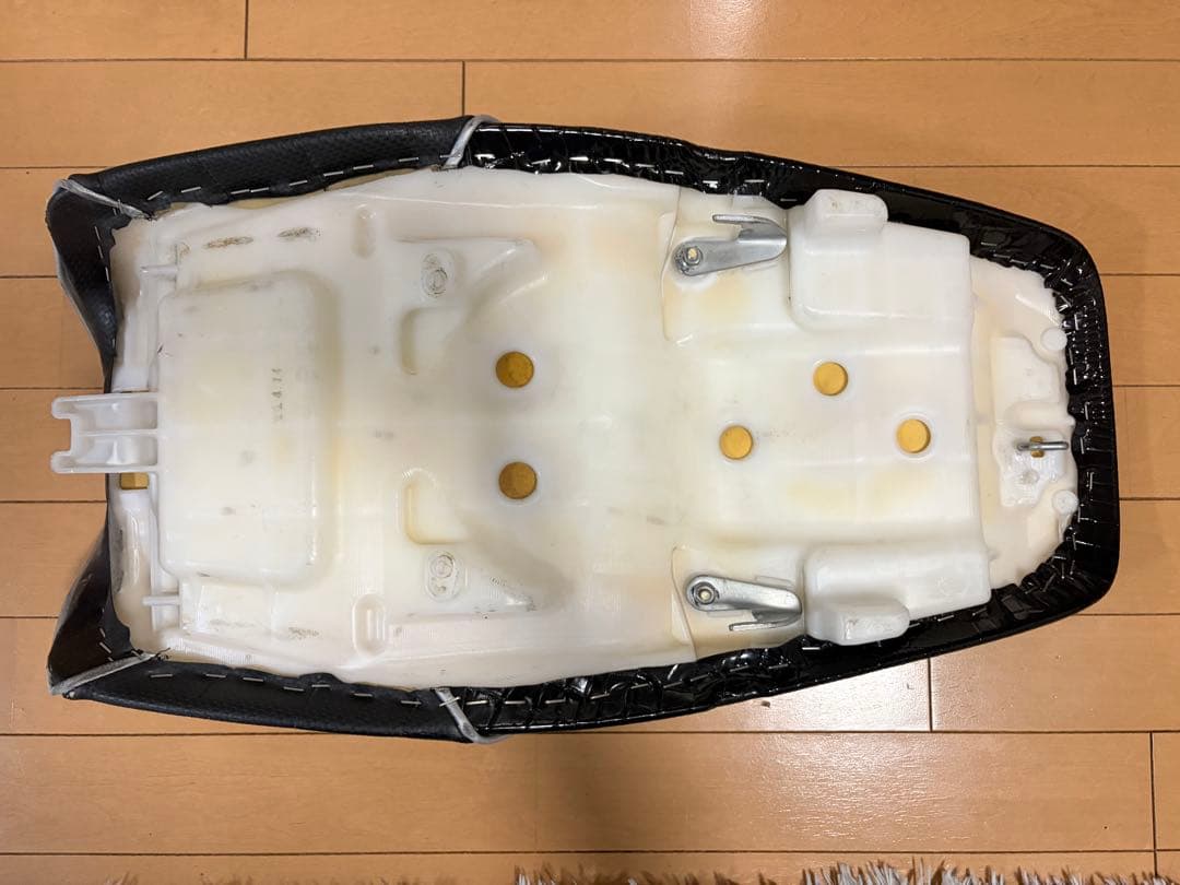 cb400sf nc42 純正張替え　カスタムシート　タックロールシート