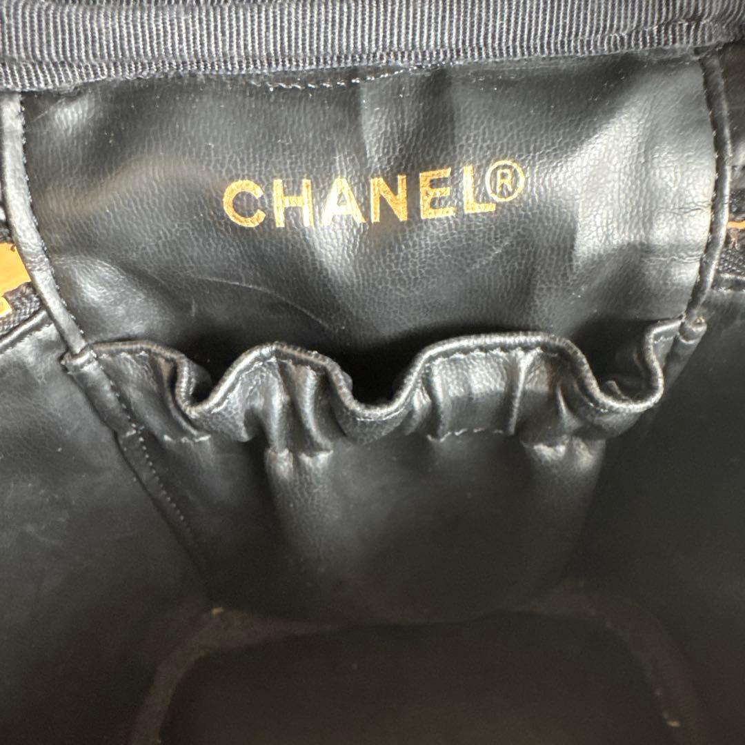 CHANEL ブラックレザーポーチ