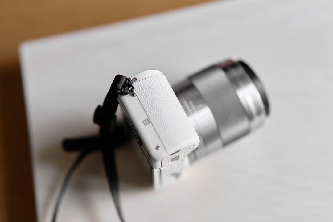 美品 SONY α5100 ミラーレス一眼　ボディのみ