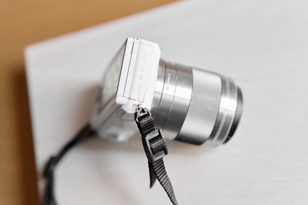 美品 SONY α5100 ミラーレス一眼　ボディのみ