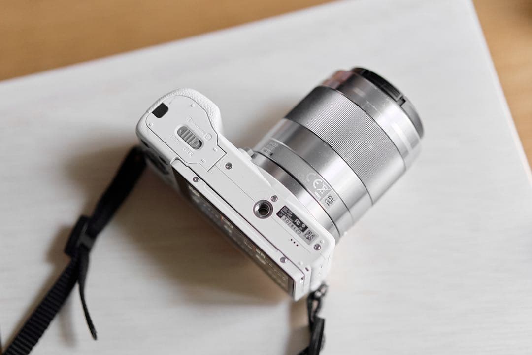 美品 SONY α5100 ミラーレス一眼　ボディのみ