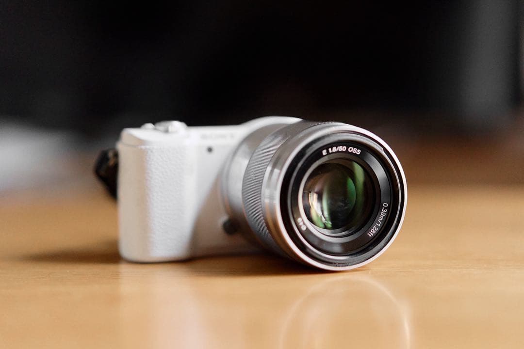 美品 SONY α5100 ミラーレス一眼　ボディのみ