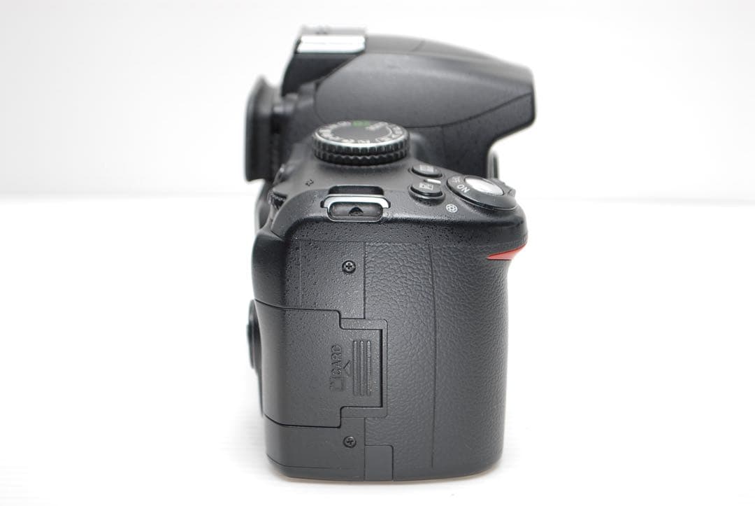 ⭐︎Nikon D3000⭐︎操作性抜群 美品 軽量で持ち運びがラク コンパクト
