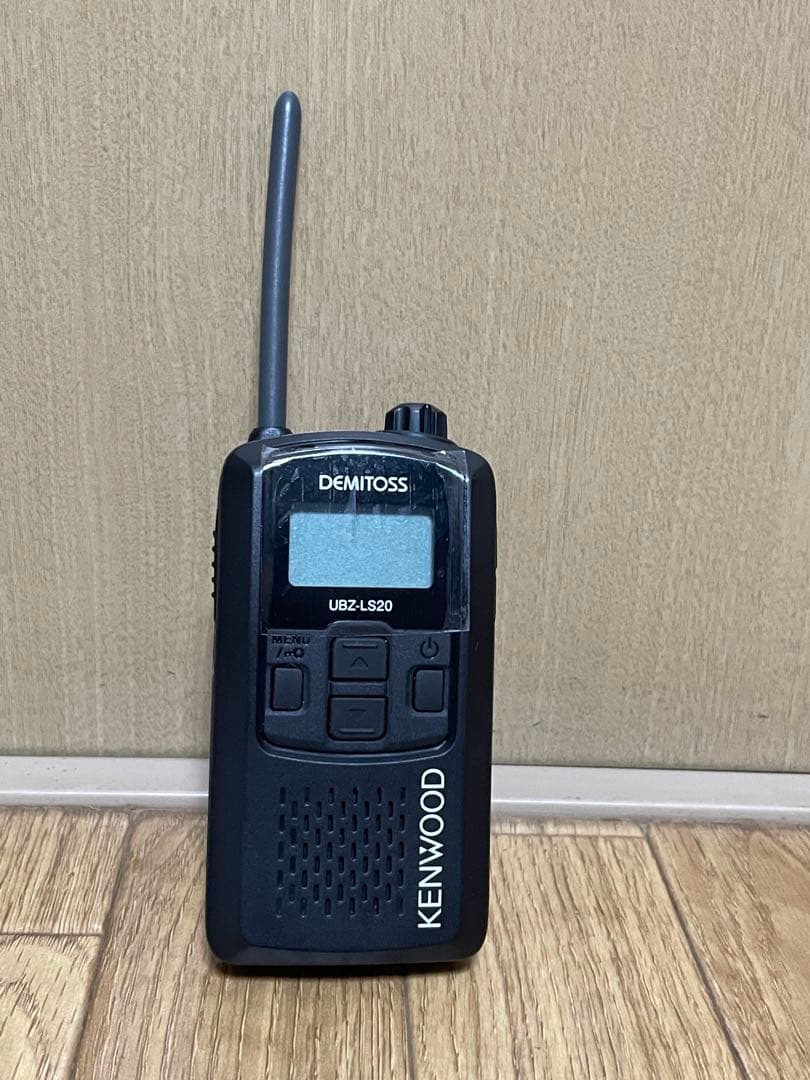 KENWOOD トランシーバー 他（充電器・バッテリー・スピーカーマイク）