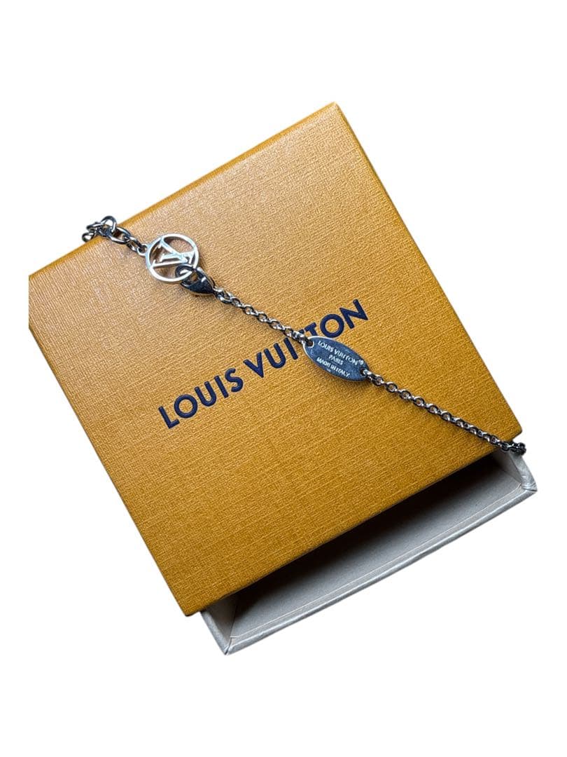 Louis Vuitton エセンシャル V ネックレス