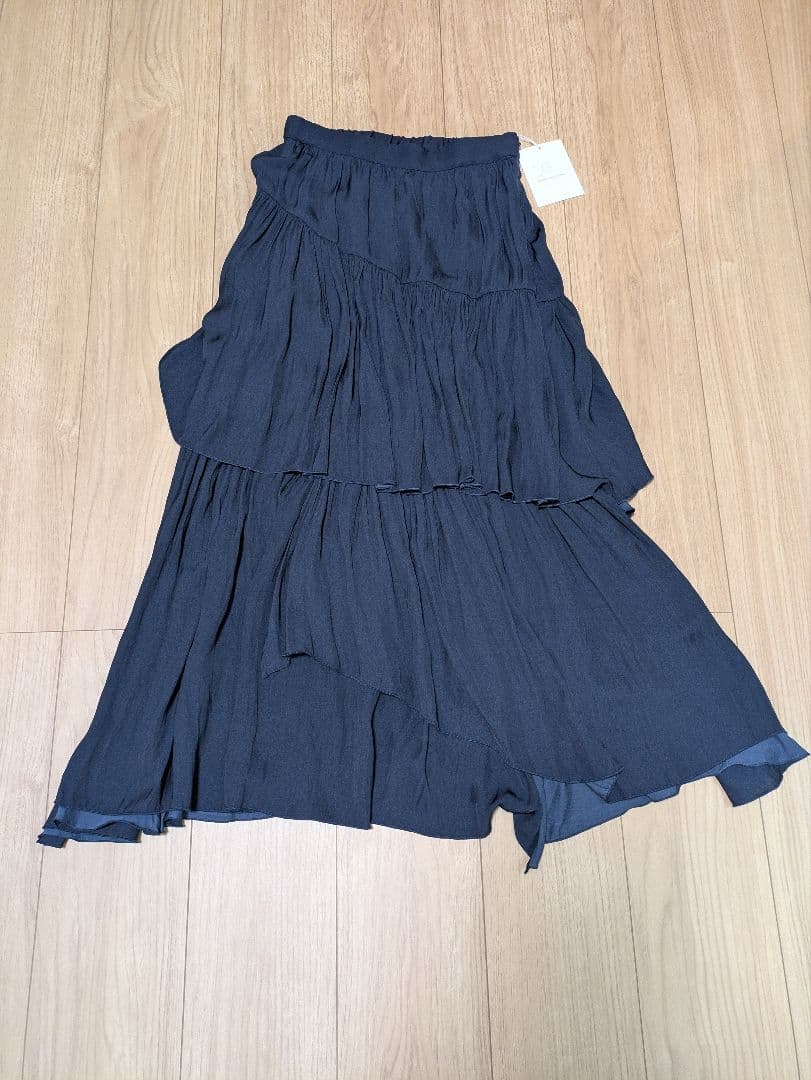 【新品未使用】ラブティックボンボン　イレヘムティアードスカート　ネイビー